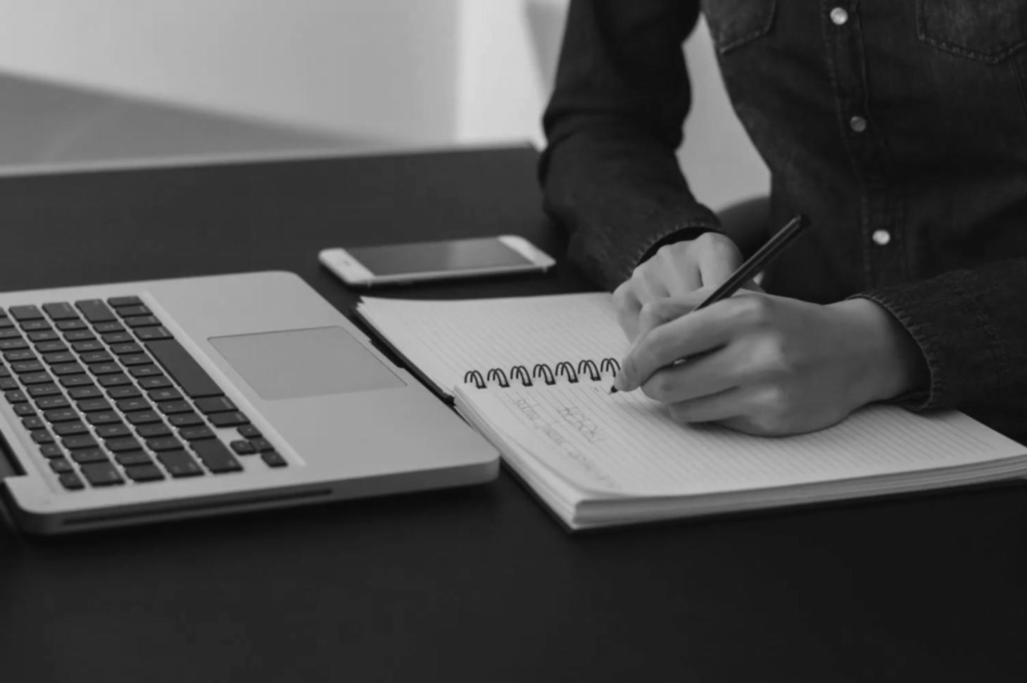 Analiza wydatków domowych na laptopie